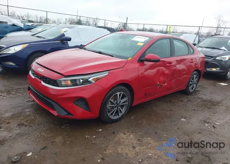 2022 Kia Forte Lxs z USA, uszkodzony, nr VIN 3KPF24AD1NE476012